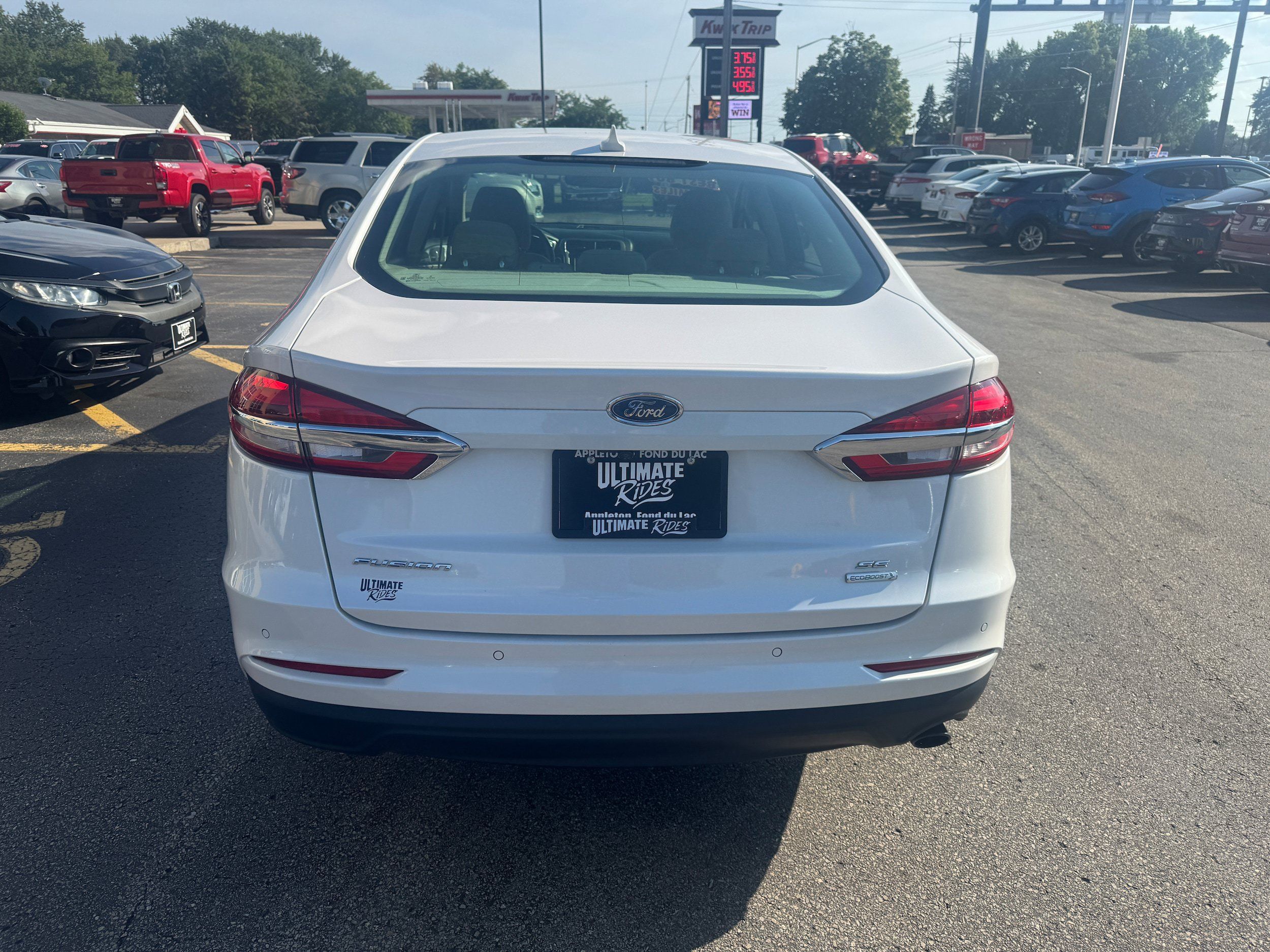 Used 2019 Ford Fusion SE FWD image 4