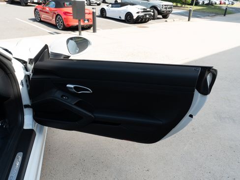 Used 2024 Porsche 718 Boxster S RWD image 17