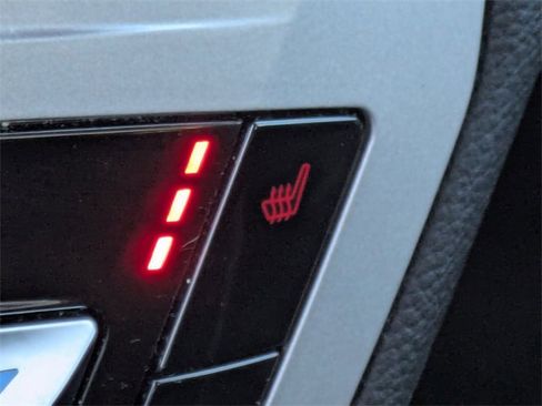 Used 2023 Ford Explorer XLT image 26