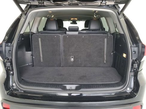 Used 2019 Toyota Highlander Plus FWD image 11