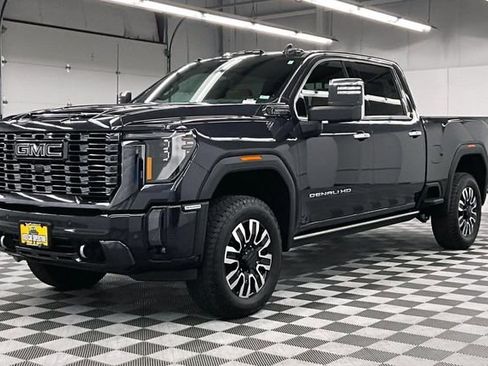 Used 2024 GMC Sierra 3500 Denali Ultimate AWD/4WD image 13