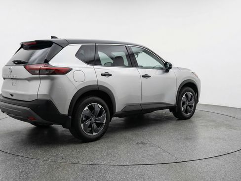 Used 2025 Nissan Rogue SV image 9