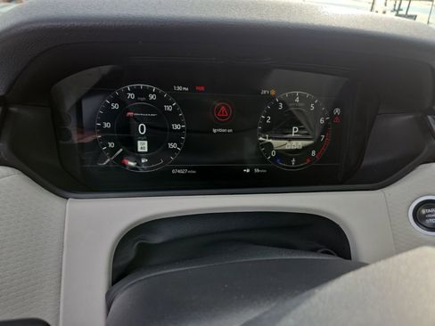 Used 2019 Land Rover Range Rover Velar R-Dynamic SE image 27