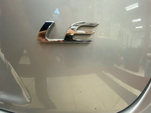Used 2021 Toyota Corolla LE FWD image 18