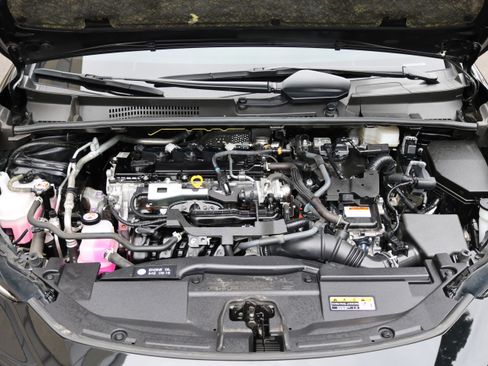 Used 2025 Toyota Prius AWD image 13