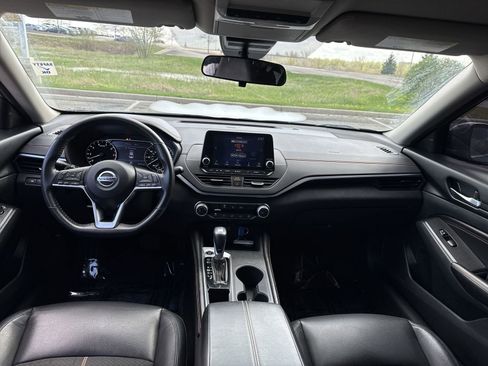 Used 2022 Nissan Altima 2.5 SR FWD image 11