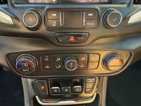 Used 2020 GMC Terrain SLT w/ Preferred Package AWD/4WD image 17