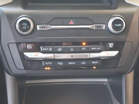 Used 2020 Ford Explorer XLT w/ Equipment Group 202A RWD image 18