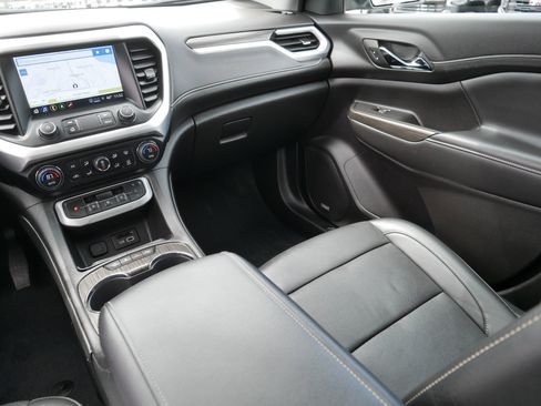 Used 2023 GMC Acadia SLT w/ Technology Package AWD/4WD image 11
