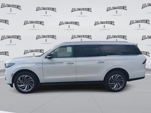 New 2026 Lincoln Navigator L Premier AWD/4WD image 2