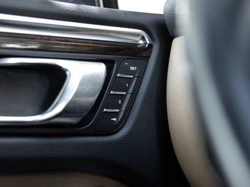 Certified 2023 Porsche Macan AWD/4WD image 18