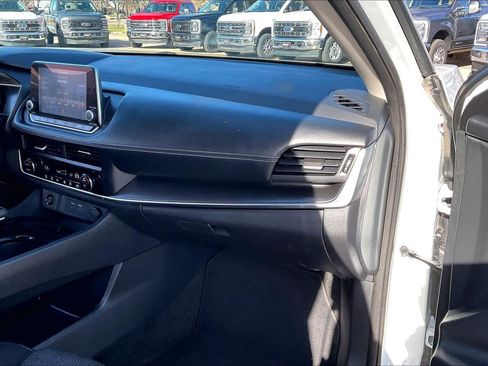 Used 2024 Nissan Rogue SV image 18