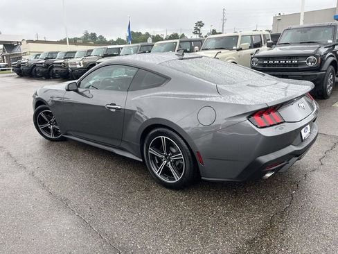 Used 2025 Ford Mustang Coupe RWD image 5