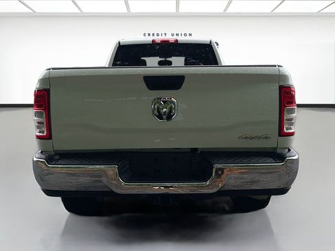 Used 2022 RAM 2500 Tradesman w/ Chrome Appearance Group AWD/4WD image 5