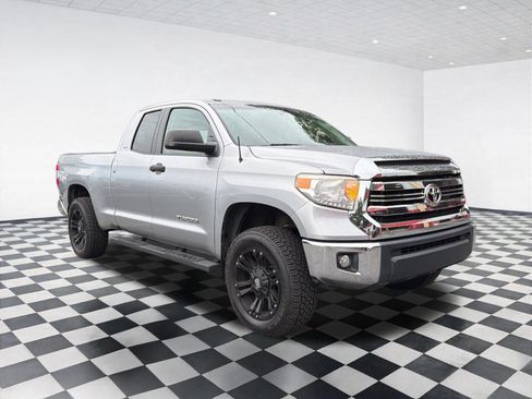 Used 2017 Toyota Tundra SR5 w/ SR5 Upgrade Package RWD image 3