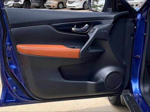 Used 2018 Nissan Rogue SL w/ Premium Package image 22