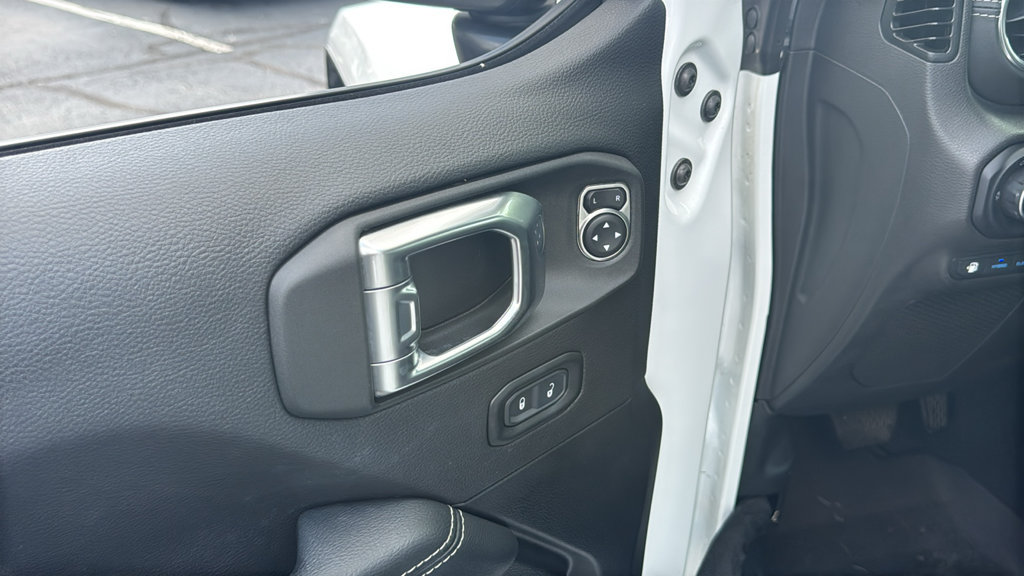 Used 2022 Jeep Wrangler Unlimited Sahara AWD/4WD image 13