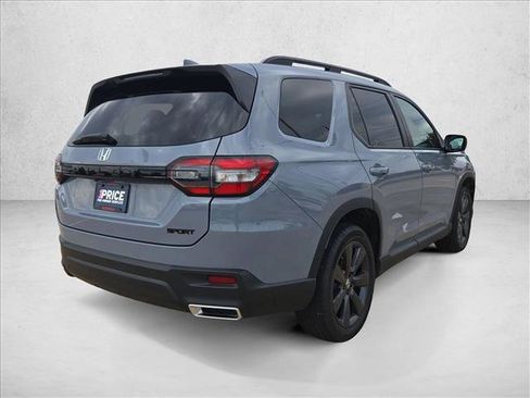 Used 2025 Honda Pilot Sport image 5