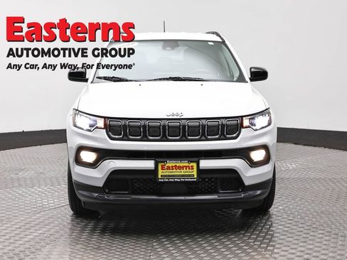 Used 2022 Jeep Compass Latitude w/ Convenience Group AWD/4WD image 2