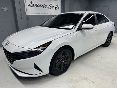 Used 2023 Hyundai Elantra SEL image 1