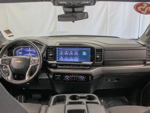 Used 2025 Chevrolet Silverado 1500 LT AWD/4WD image 24