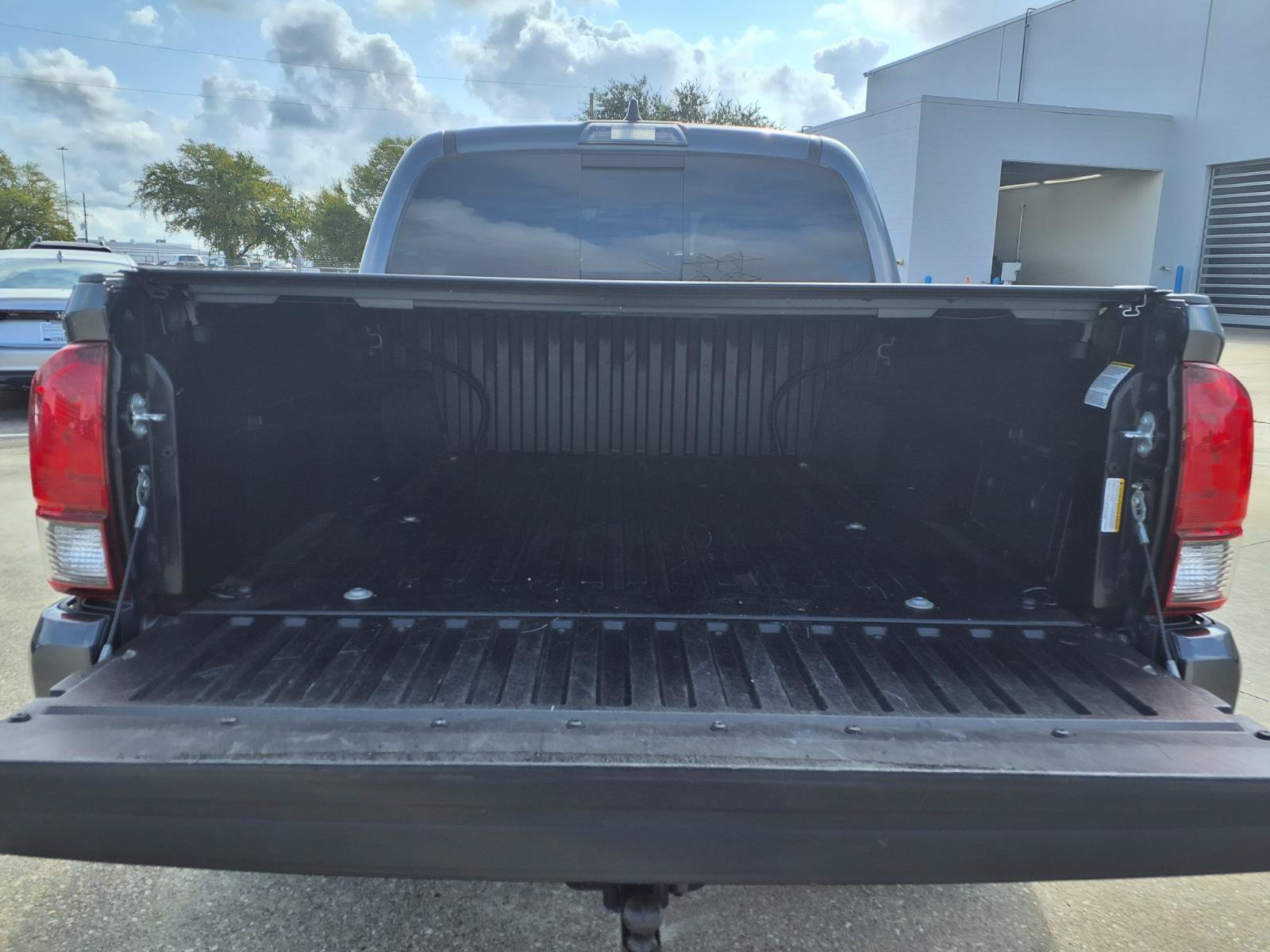 Used 2022 Toyota Tacoma SR5 w/ Technology Package RWD image 17