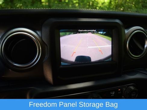 Used 2018 Jeep Wrangler Unlimited Sahara AWD/4WD image 9
