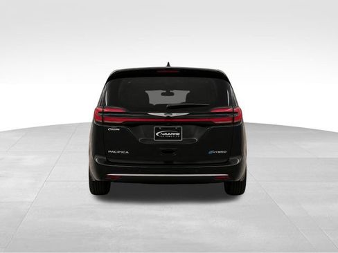 Used 2023 Chrysler Pacifica Touring-L FWD image 6