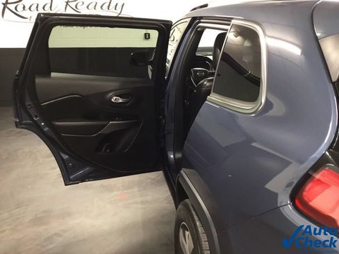 Used 2019 Jeep Cherokee Limited w/ Luxury Group AWD/4WD image 26