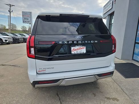 Used 2025 Ford Expedition Platinum AWD/4WD image 9