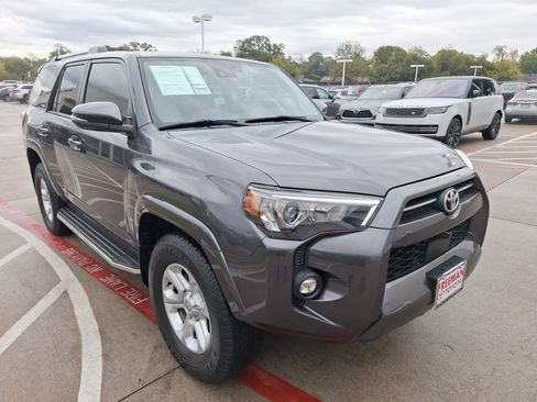 Used 2022 Toyota 4Runner SR5 Premium image 8