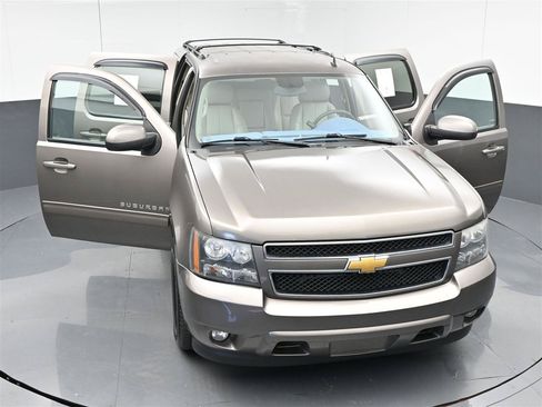 Used 2013 Chevrolet Suburban LT RWD image 38
