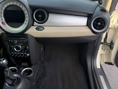 Used 2013 MINI Cooper Clubman FWD image 15