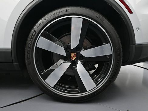 New 2026 Porsche Macan Electric RWD image 26