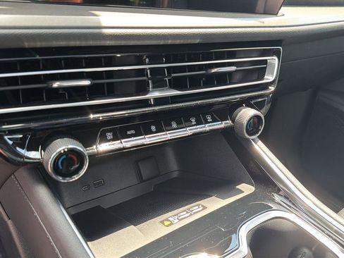 New 2026 Chevrolet Traverse LT w/ Sun and Wheel Package FWD image 28