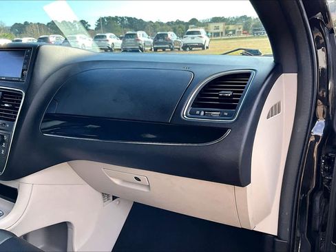 Used 2020 Dodge Grand Caravan SXT image 16