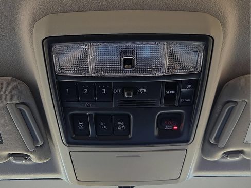 Used 2018 Toyota 4Runner Limited AWD/4WD image 18