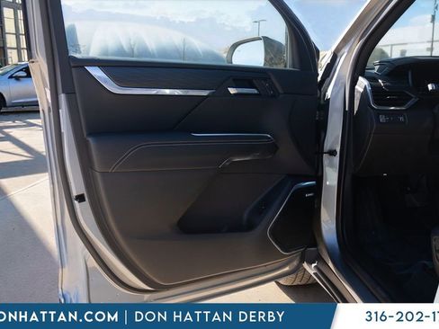 Used 2025 GMC Acadia Elevation image 16