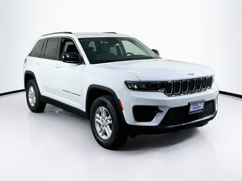 Used 2023 Jeep Grand Cherokee Laredo AWD/4WD image 3