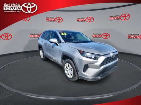 Used 2022 Toyota RAV4 LE FWD image 2