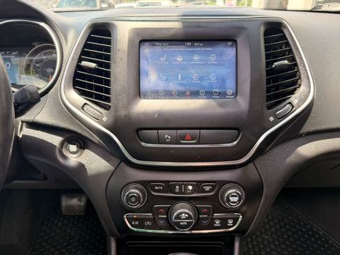 Used 2019 Jeep Cherokee Latitude Plus w/ Comfort/Convenience Group AWD/4WD image 23