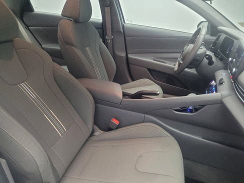 Used 2025 Hyundai Elantra Sport FWD image 21