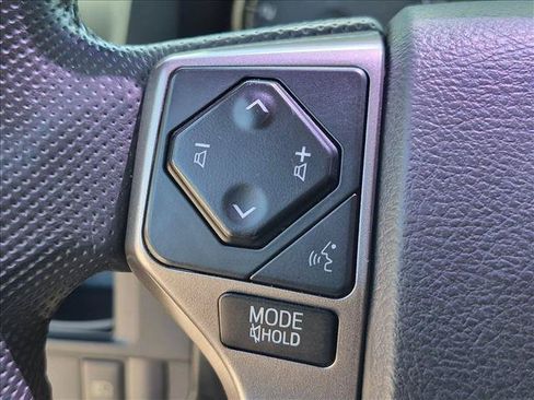 Used 2018 Toyota Tacoma SR5 RWD image 13