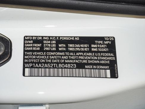 Certified 2026 Porsche Macan AWD/4WD image 30