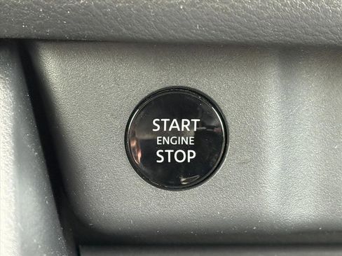 Used 2025 Nissan Rogue SL image 12