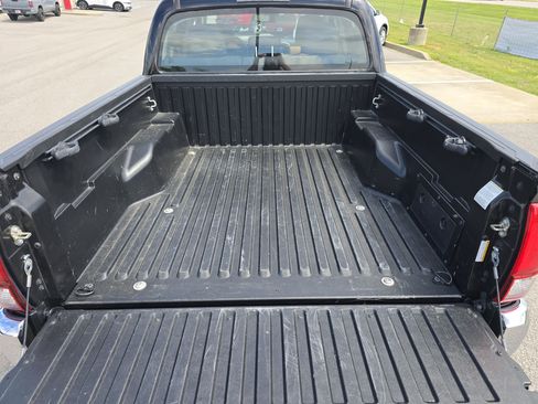 Used 2019 Toyota Tacoma SR5 RWD image 17