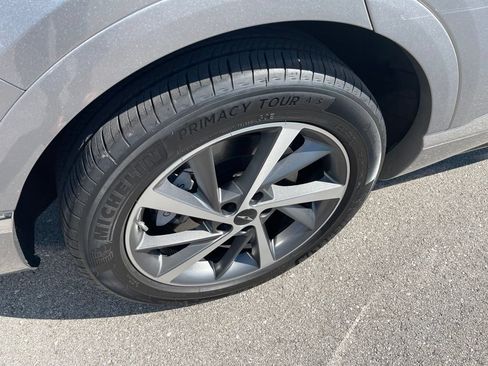 Used 2025 Genesis GV80 2.5T Advanced AWD/4WD image 12