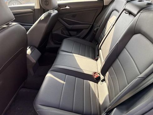 Used 2023 Volkswagen Jetta SE w/ Panoramic Sunroof Package FWD image 10