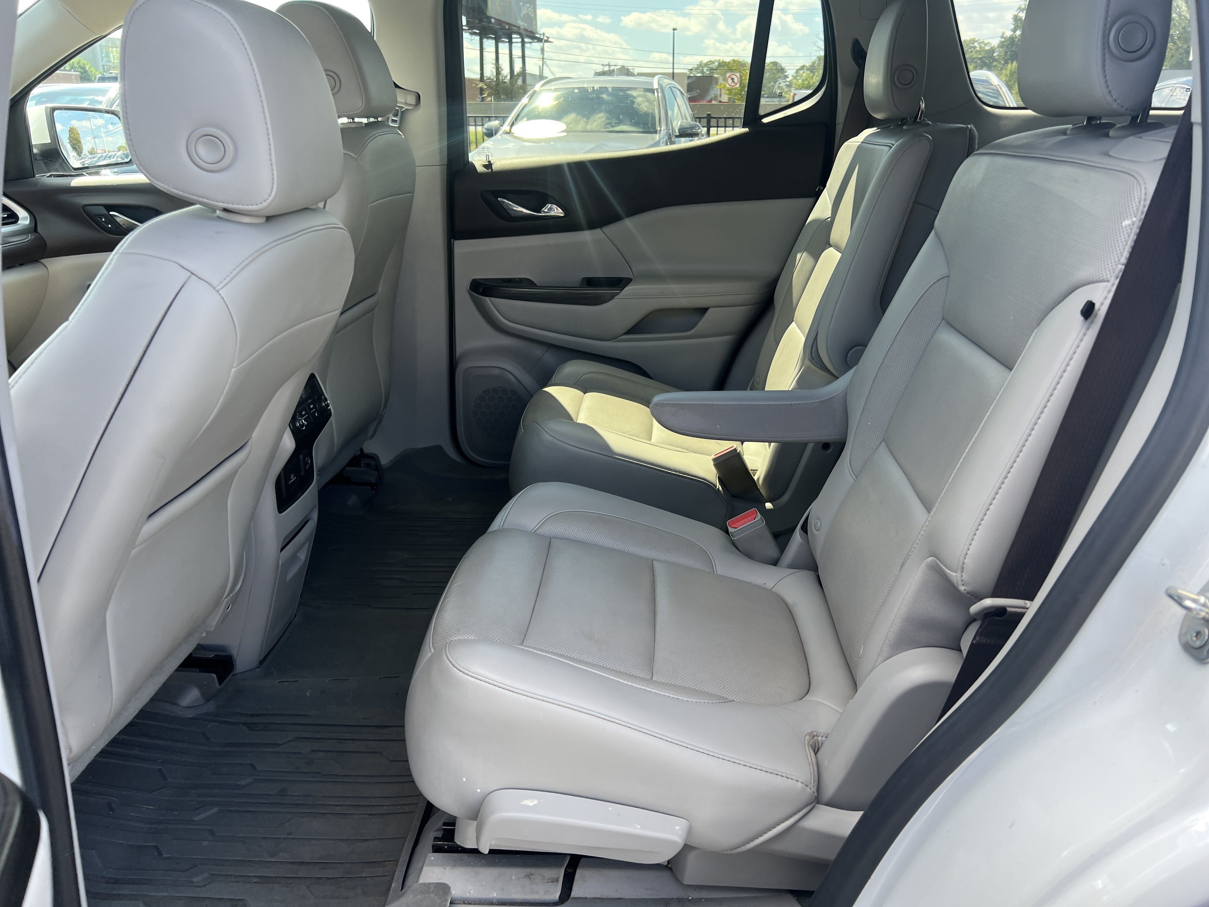 Used 2019 GMC Acadia SLT w/ LPO, Floor Liner Package FWD image 32