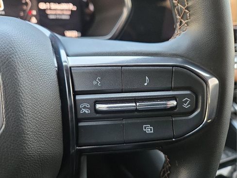 Used 2025 GMC Canyon AT4 image 18